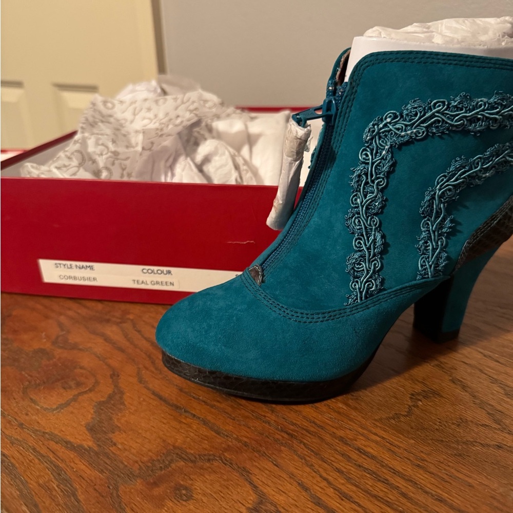 Elegant Teal Green Heeled Boots